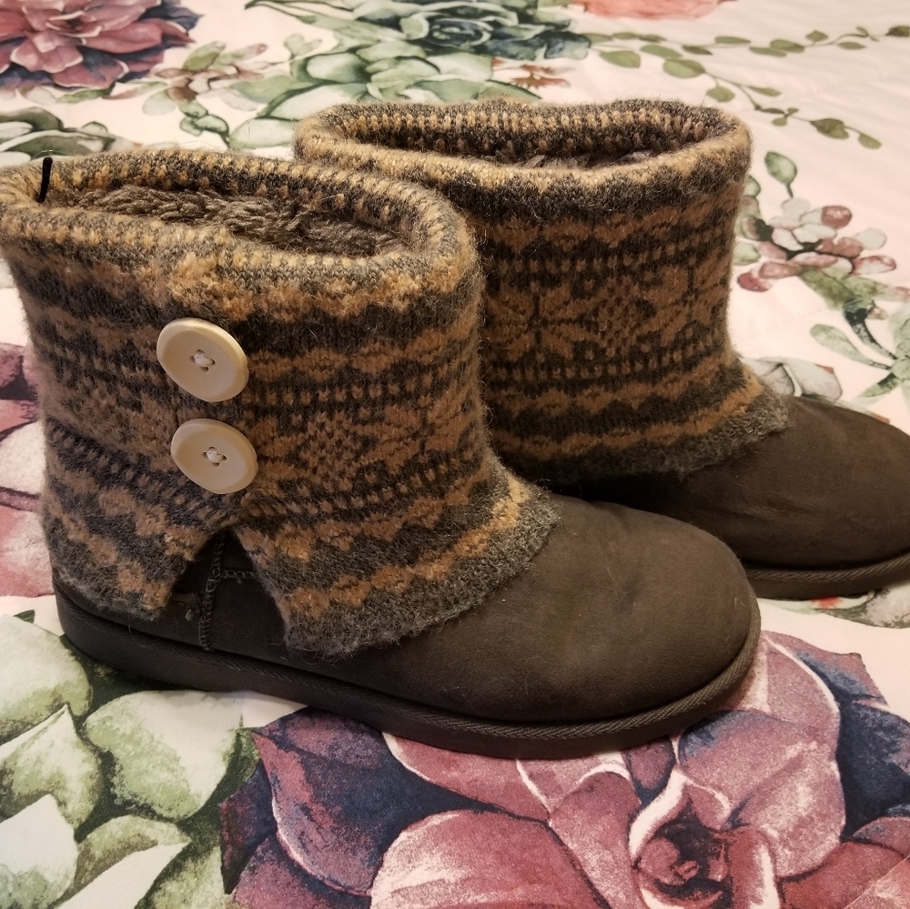 Sweater top ankle boots